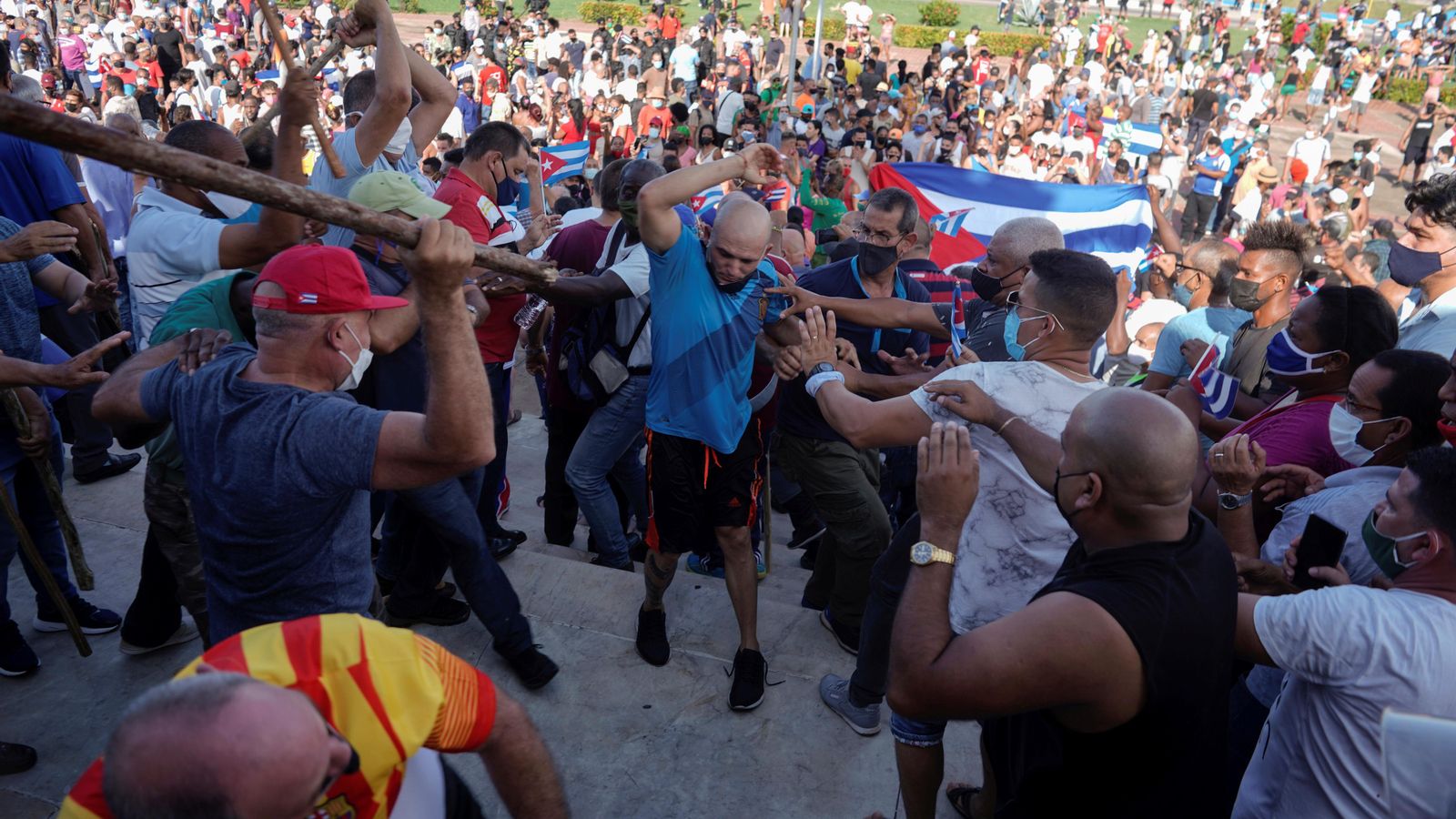 Baralla entre simpatitzants del règim cubà i els manifestants