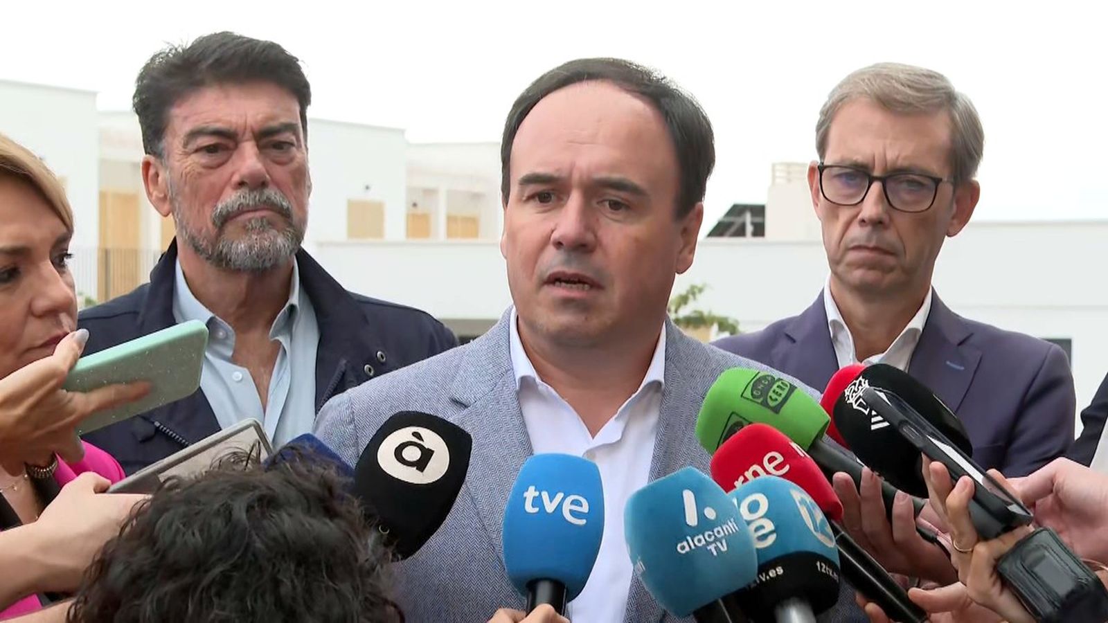 El president de la Generalitat, Juanfran Pérez Llorca, en atenció als mitjans de comunicació