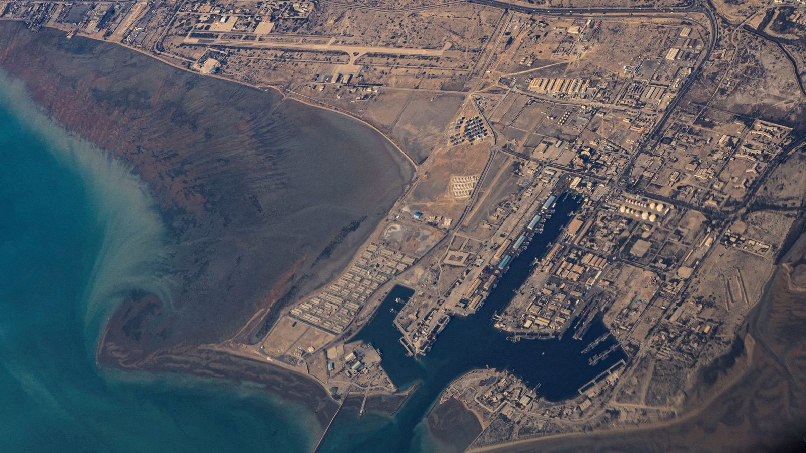 Imatge aèria del port de Bandar Abbas, a la vorera iraniana de l'estret d'Ormuz