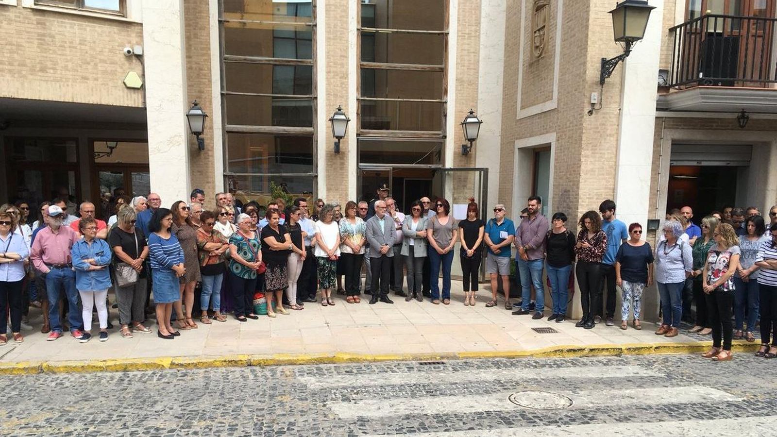 Concentracio a les portes de l'Ajuntament d'Alboraia