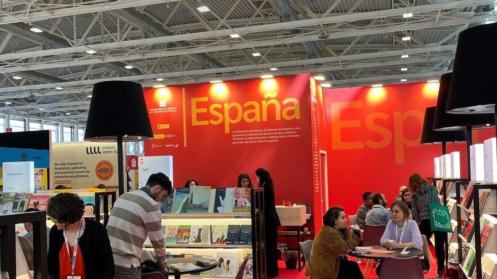 Les editorials valencianes presenten les novetats a la Fira del Llibre Infantil de Bolonya Les editorials valencianes presenten les novetats a la Fira del Llibre Infantil de Bolonya