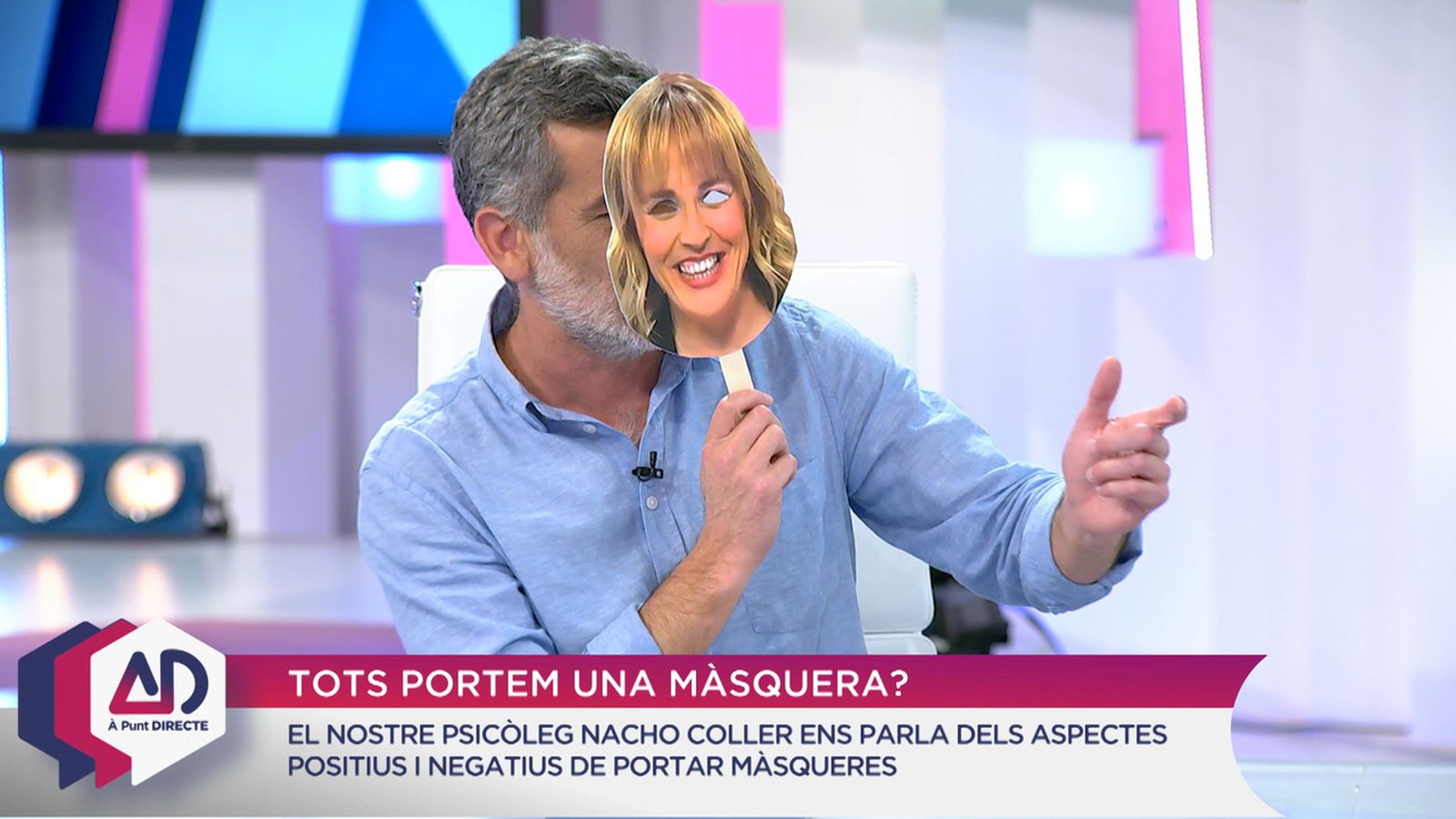Tots portem una màsquera?