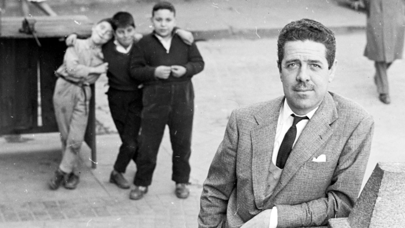 El llegat del cineasta conté fotografies, guions, correspondència, premis, dibuixos, cartells i objectes personals, entre altres