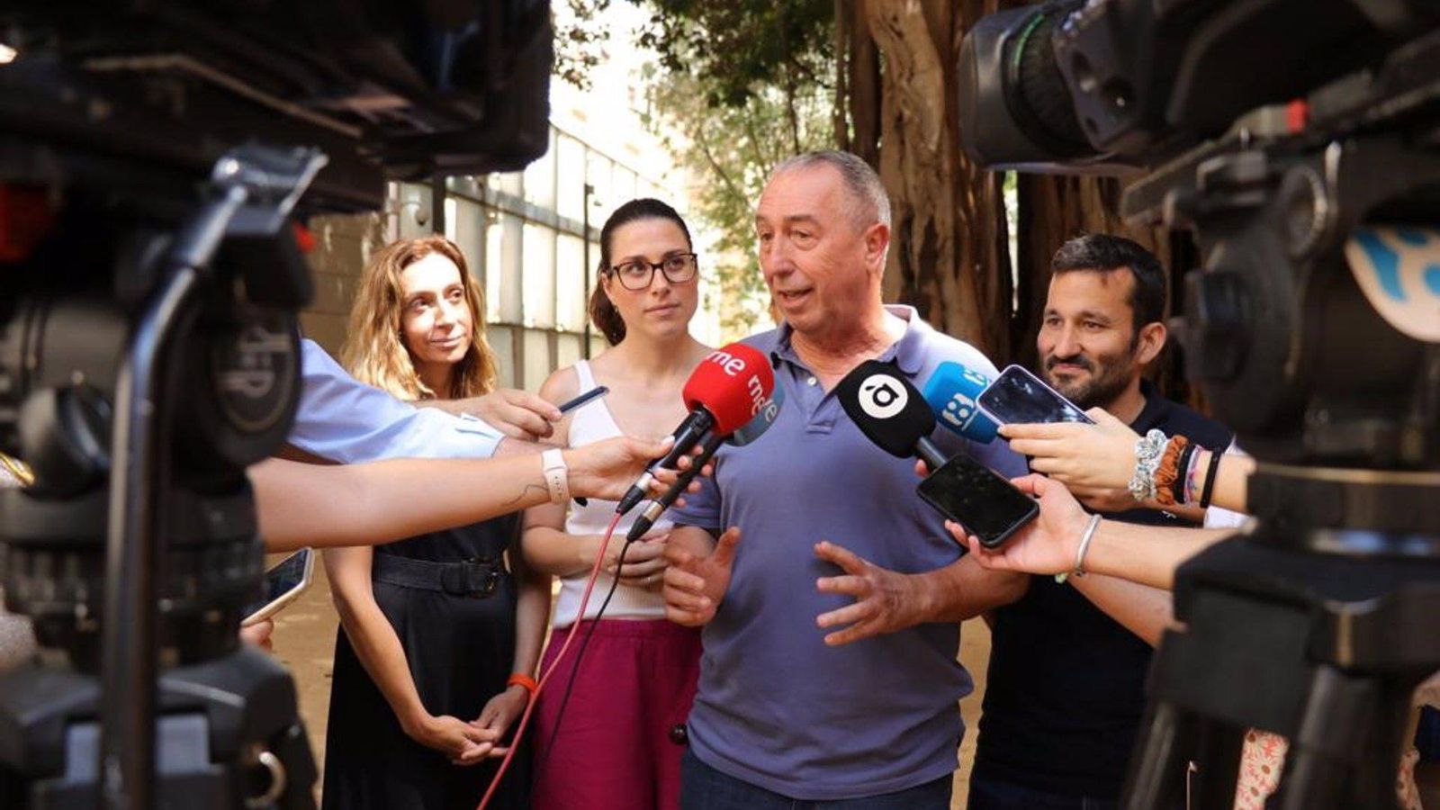 El nou síndic i els nous portaveus de Compromís compareixen després de registrar el grup parlamentari