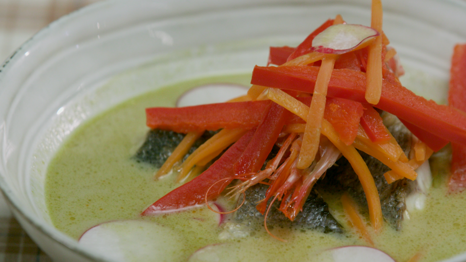 Sopa de peix a la tailandesa