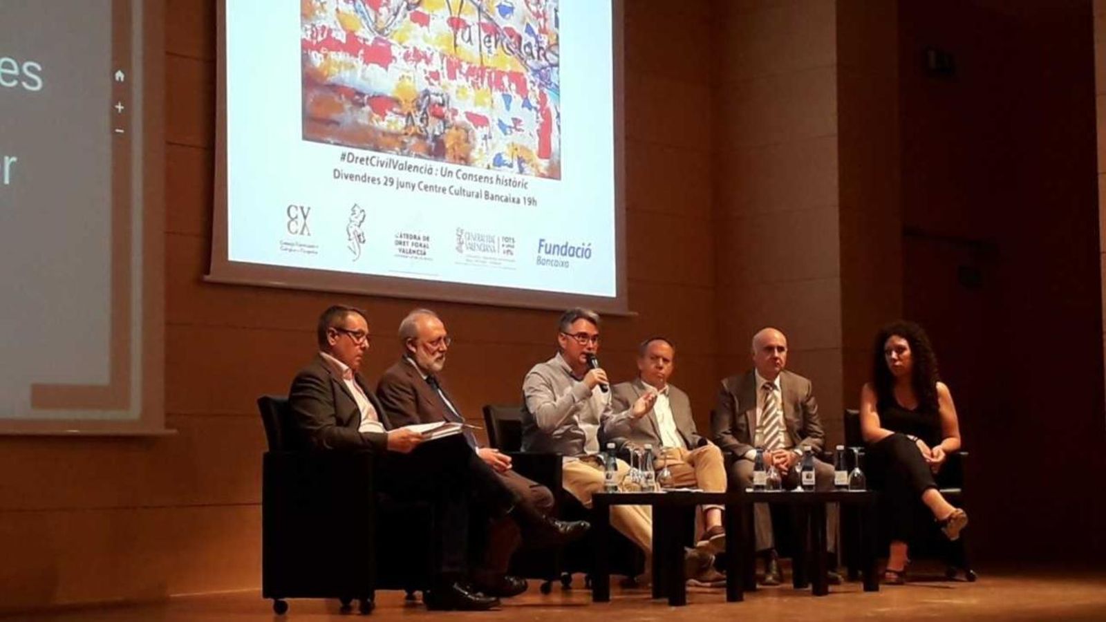 Moment de l'acte organitzat per l'Associació de Juristes Valencians a València Moment de l'acte organitzat per l'Associació de Juristes Valencians a València