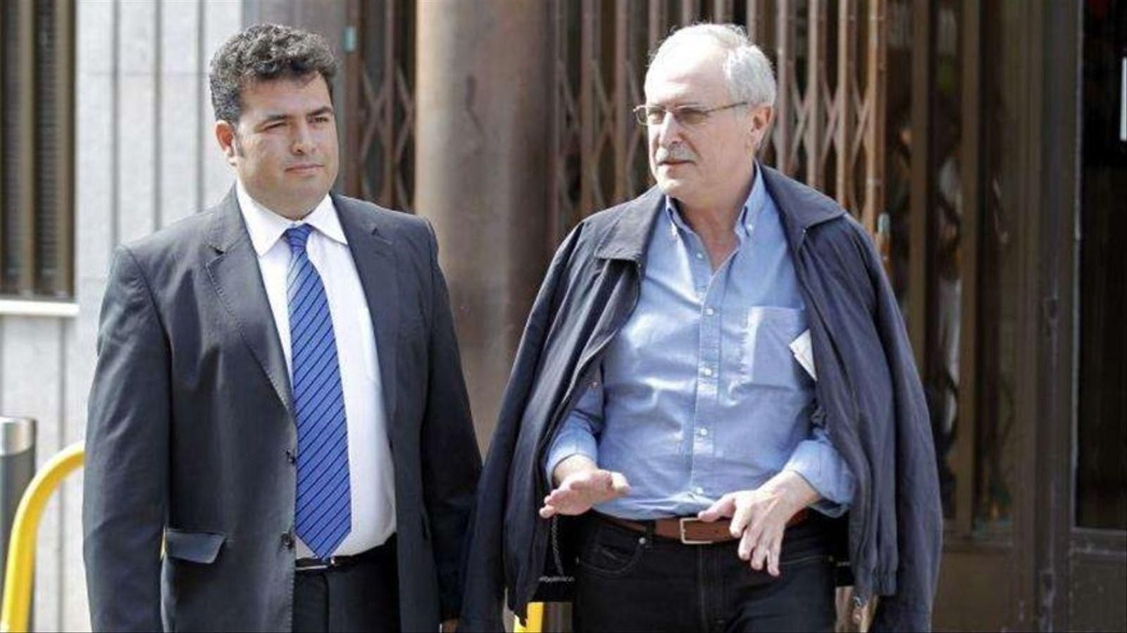 L'exalcalde de Quartell, Francisco Huguet (d), al costat del seu advocat, en una imatge d'arxiu