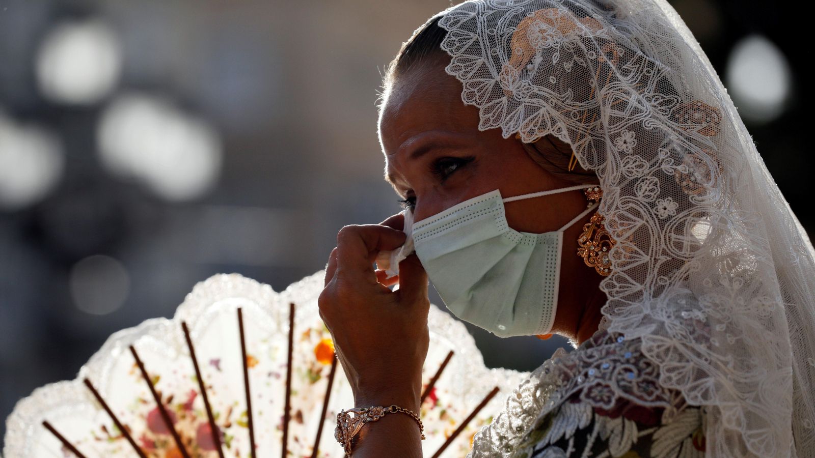 L'emoció embarga a les falleres