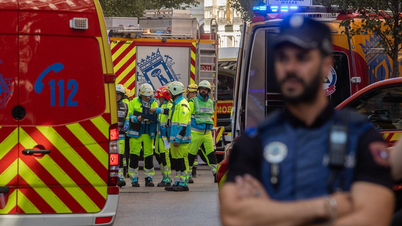 Els equips d'emergències treballen al lloc dels fets