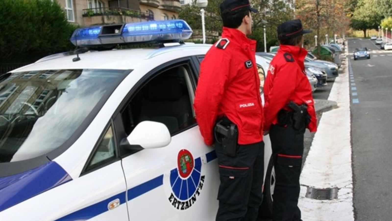 Detenen tres homes a Bilbao per violar i retindre una dona en una vivenda