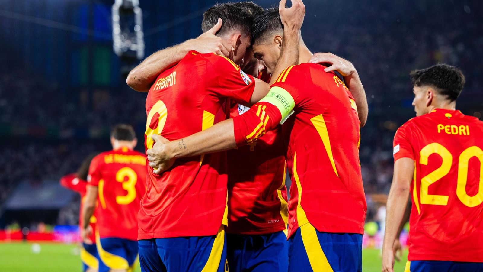 Álvaro Morata, Fabián Ruiz i Aymeric Laporte celebren el segon gol d'Espanya GRWPSVcb0AAdNQs