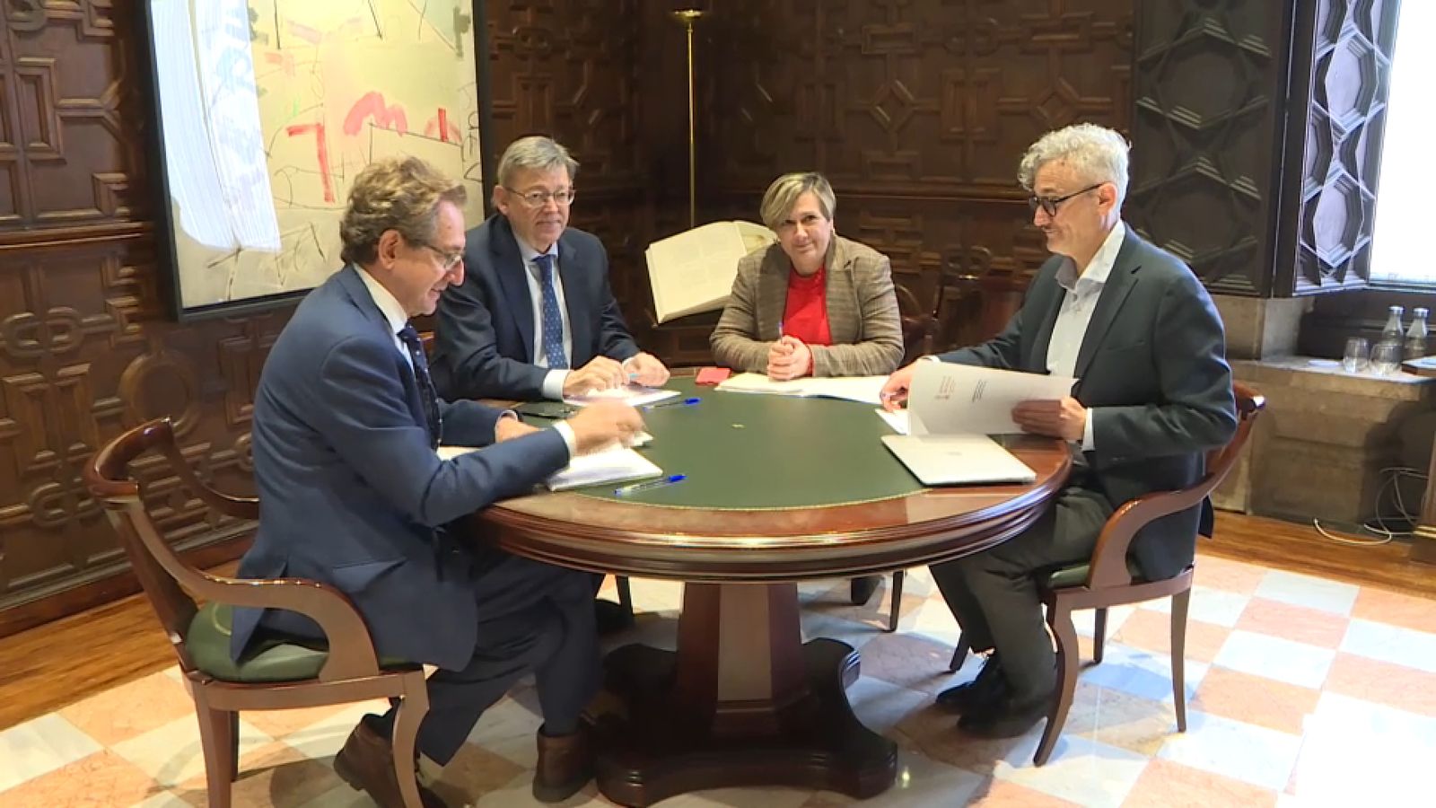 Imatge de la reunió sobre salut mental al Palau de la Generalitat, que ha convocat el cap del Consell