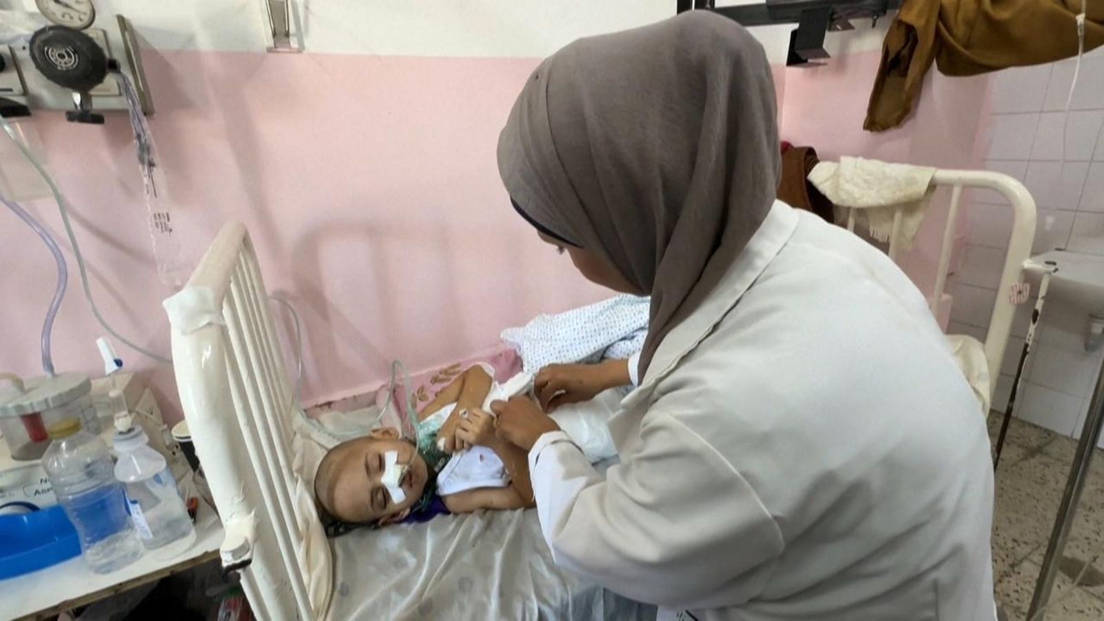 L'Hospital Nasser, al sud de Gaza, atén els ferits pels bombardejos israelians