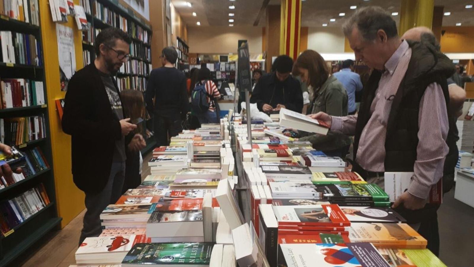 Llibreria de Barcelona en la vesprada de la Diada de Sant Jordi