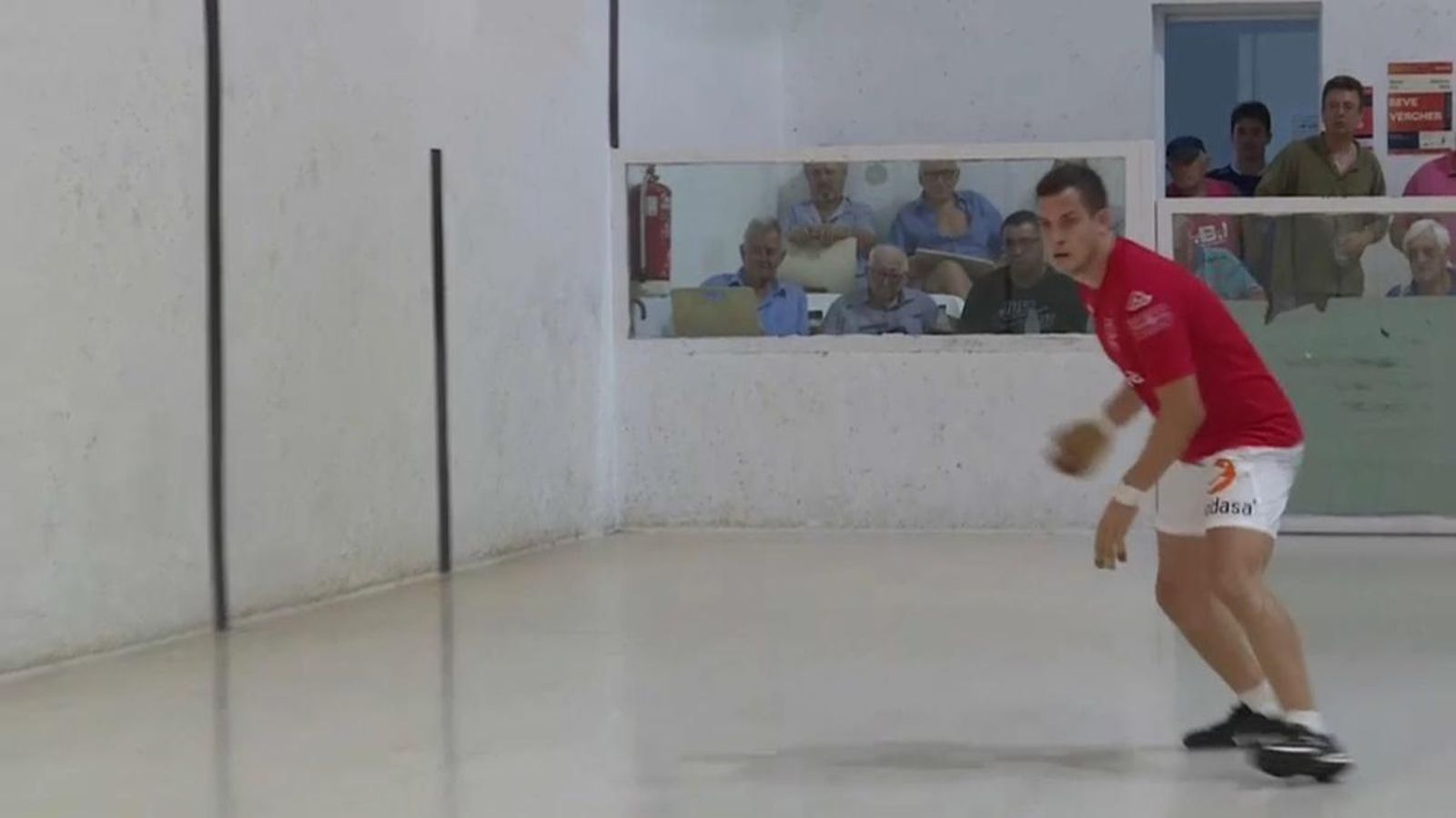 Ian és l'actual campió del mà a mà