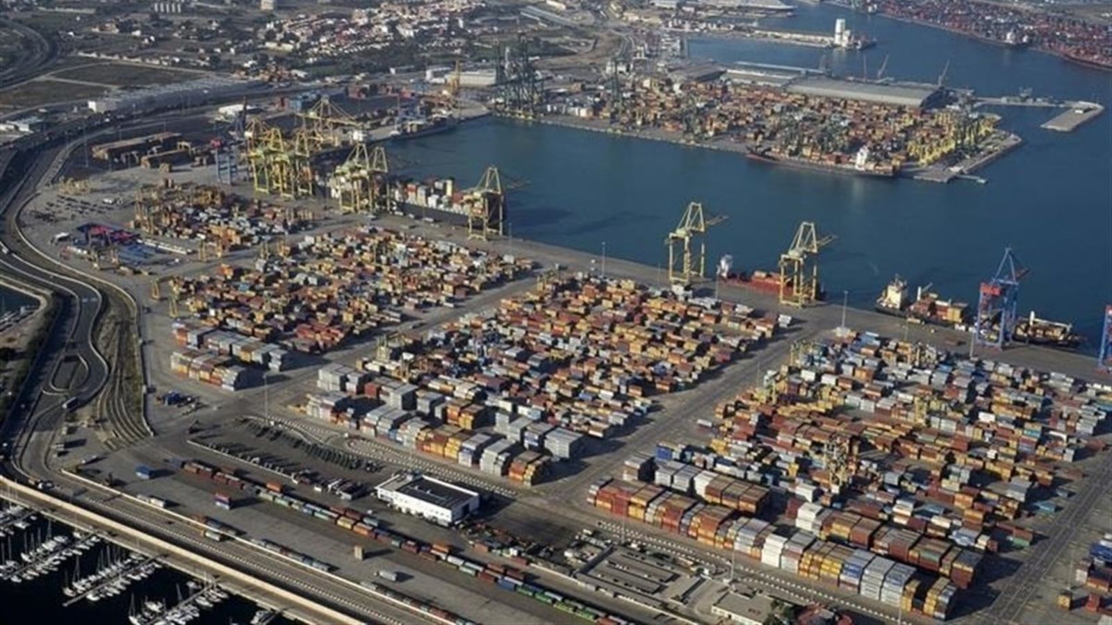 Dues de les tres terminals del port de València tancaran dilluns per la meteorologia