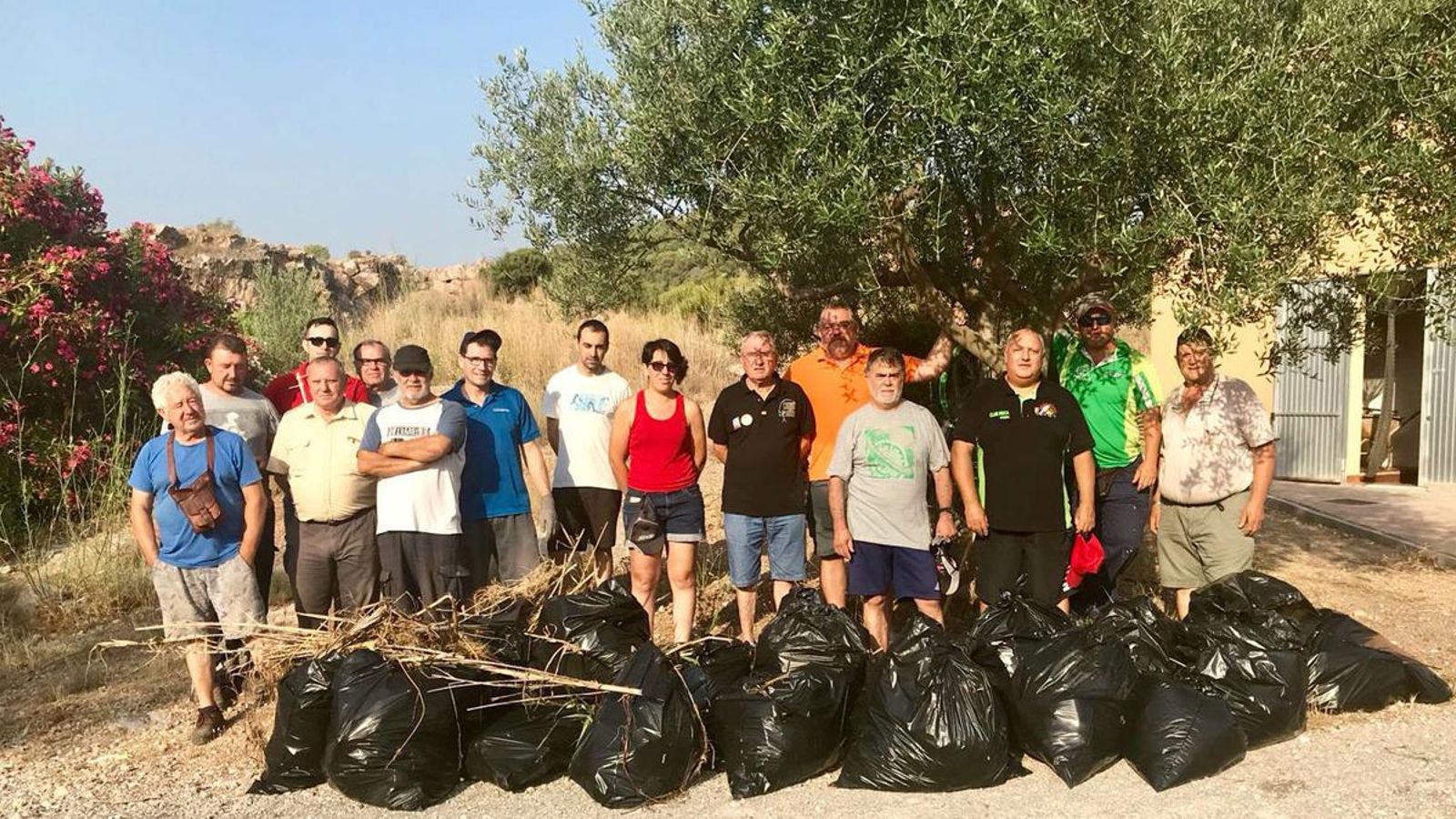 Pescadors i caçadors treballen per a preservar la Marjal - Ajuntament Almenara