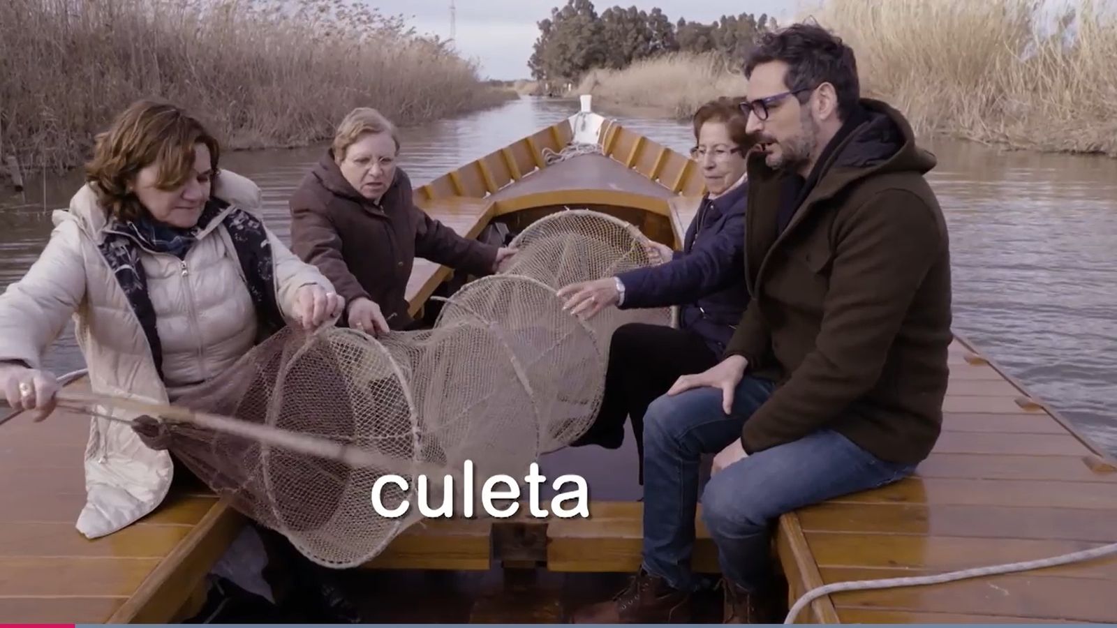 Eugeni Alemany intentant entendre com es pesca amb mornell