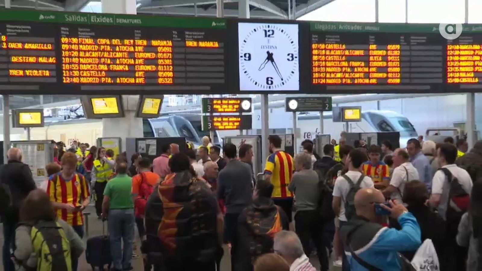 La marea valencianista viatja en AVE a Sevilla