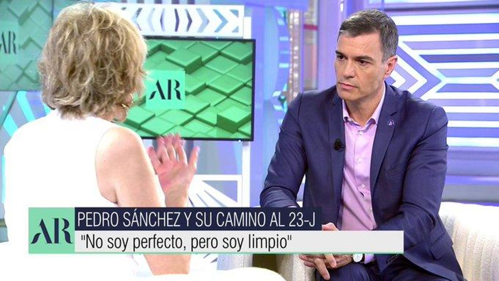 Pedro Sánchez en un moment de l'entrevista amb la periodista Ana Rosa Quintana