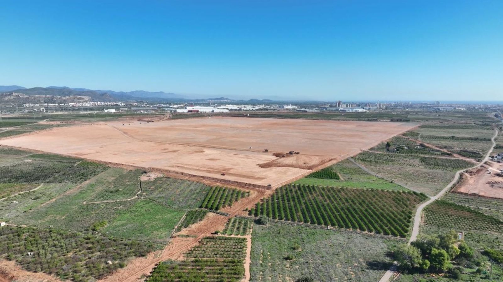 Els treballs de condicionament de la parcel·la central de Parc Sagunt II, des de l'aire