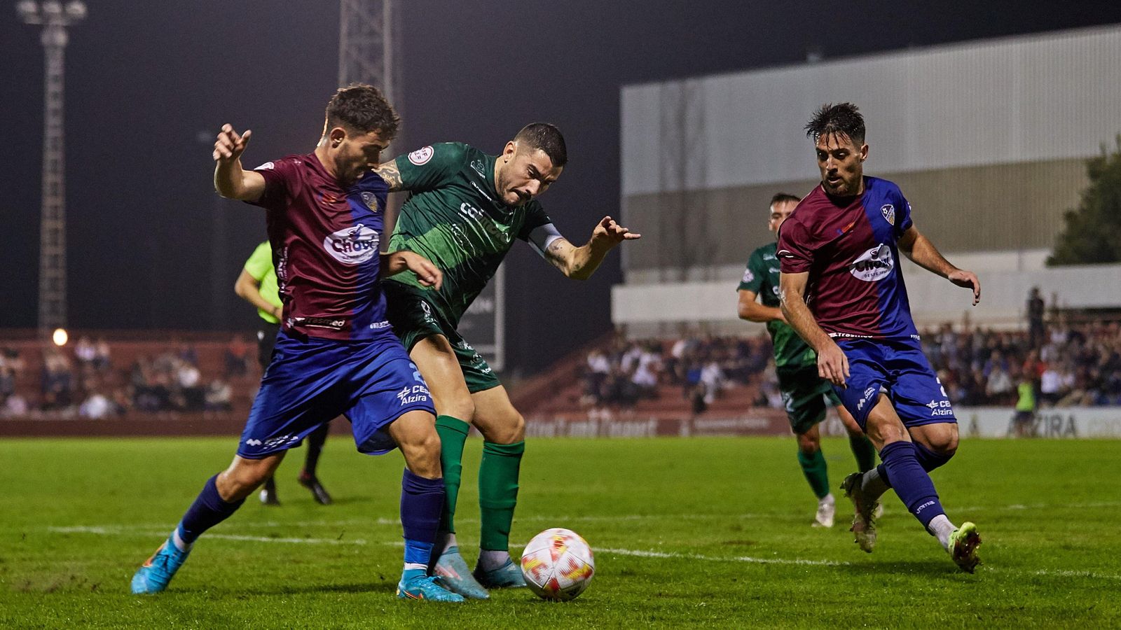 Un jugador de l'Alzira, en el partit contra l'Arenteiro