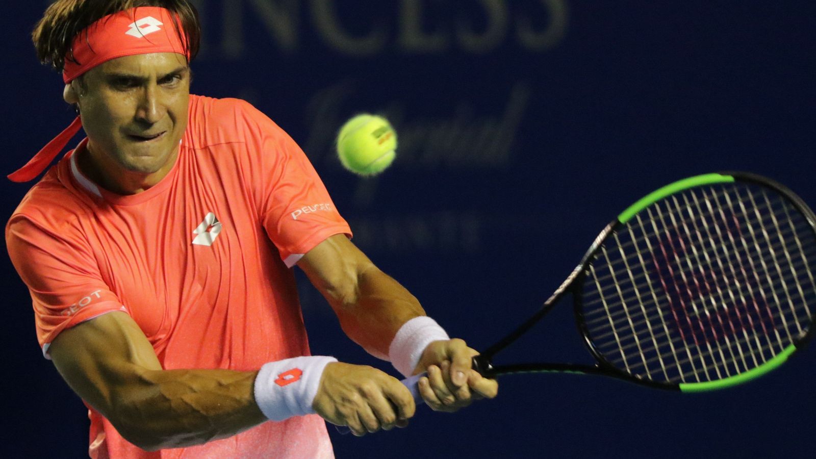 David Ferrer li torna la pilota a Zverev en els huitens de final d'Acapulco