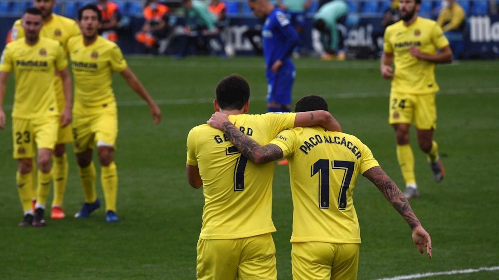 Gerard Moreno i Paco Alcácer celebren l'últim gol del Villarreal