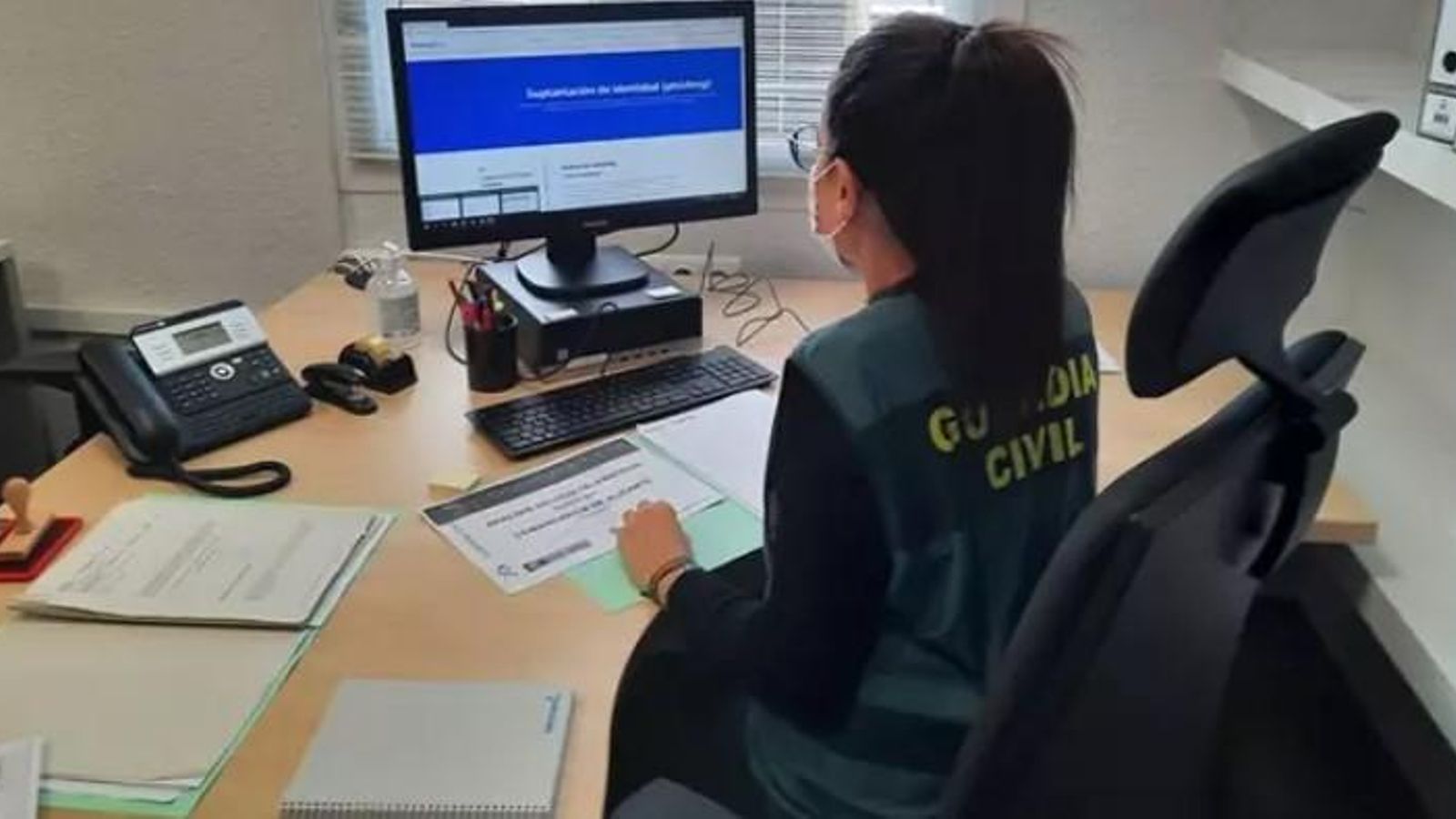 Imatge d'arxiu d'una agent de la Guàrdia Civil Imatge d'arxiu d'una agent de la Guàrdia Civil
