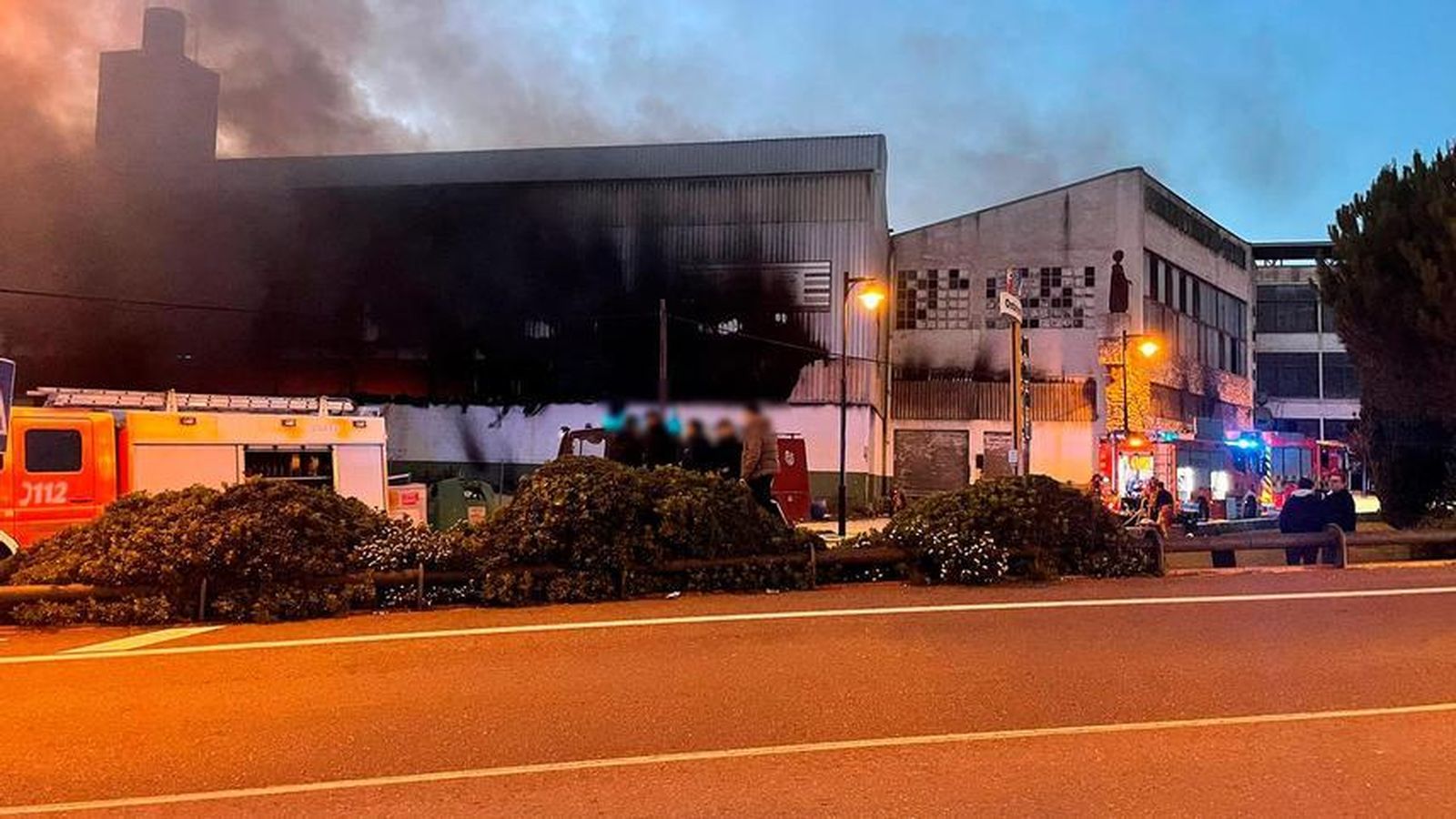 Nau industrial incendiada a Ontinyent