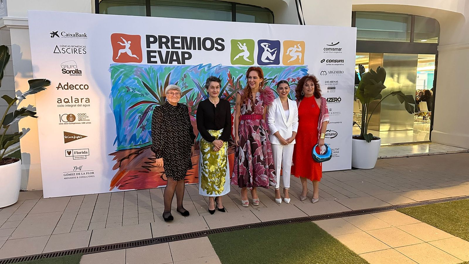 Les cinc dones guardonades amb els premis EVAP, este dijous de vesprada