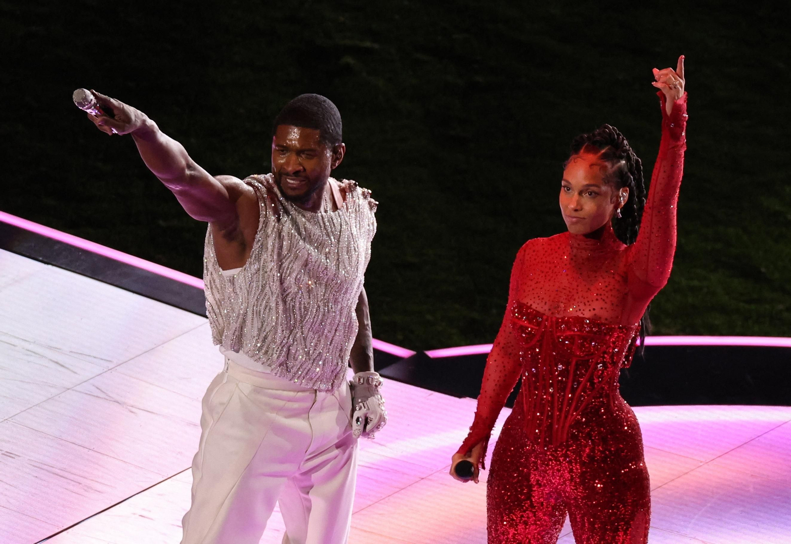Usher i Alicia Keys, durant l'espectacle