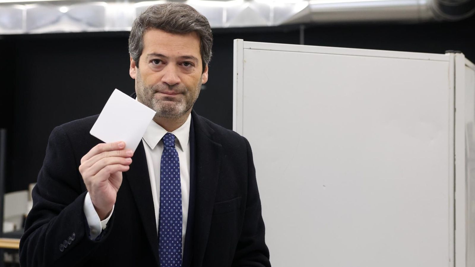 El candidat Andre Ventura vota en la segona ronda de les eleccions presidencials a Portugal