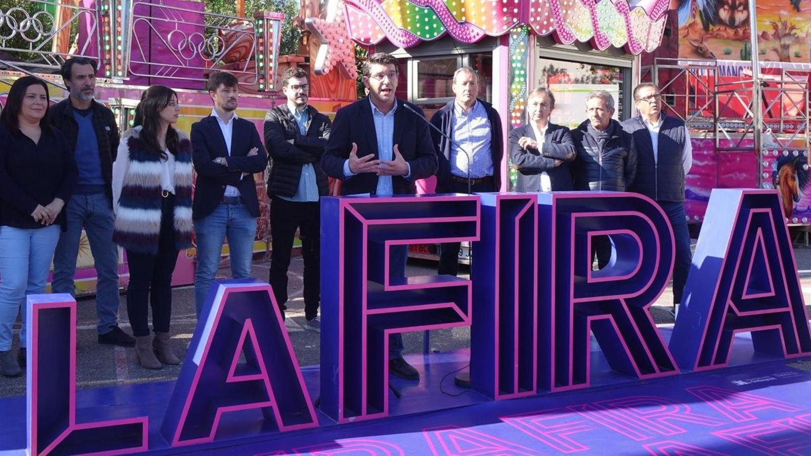 L'alcalde d'Ontinyent, Jorge Rodríguez, acompanyat de l'equip municipal durant la presentació de la Fira 2019