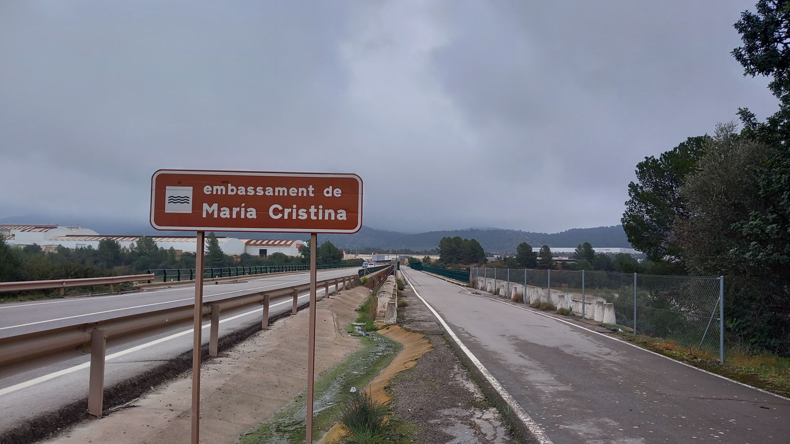 Accés a l'embassament de Maria Cristina, a l'Alcora (l'Alcalatén)