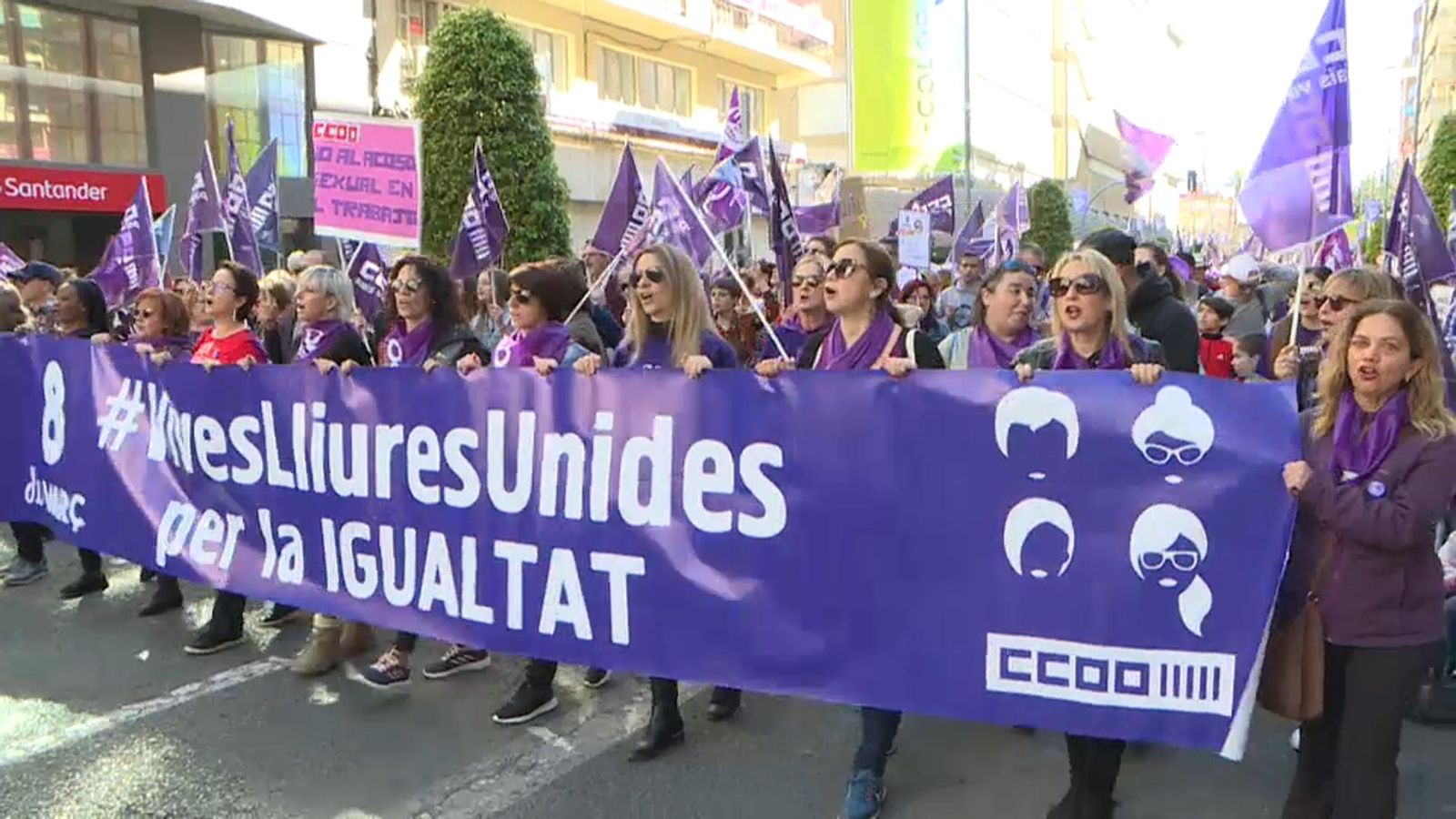 VÍDEO | La manifestació del 8M a Alacant reuneix milers de persones