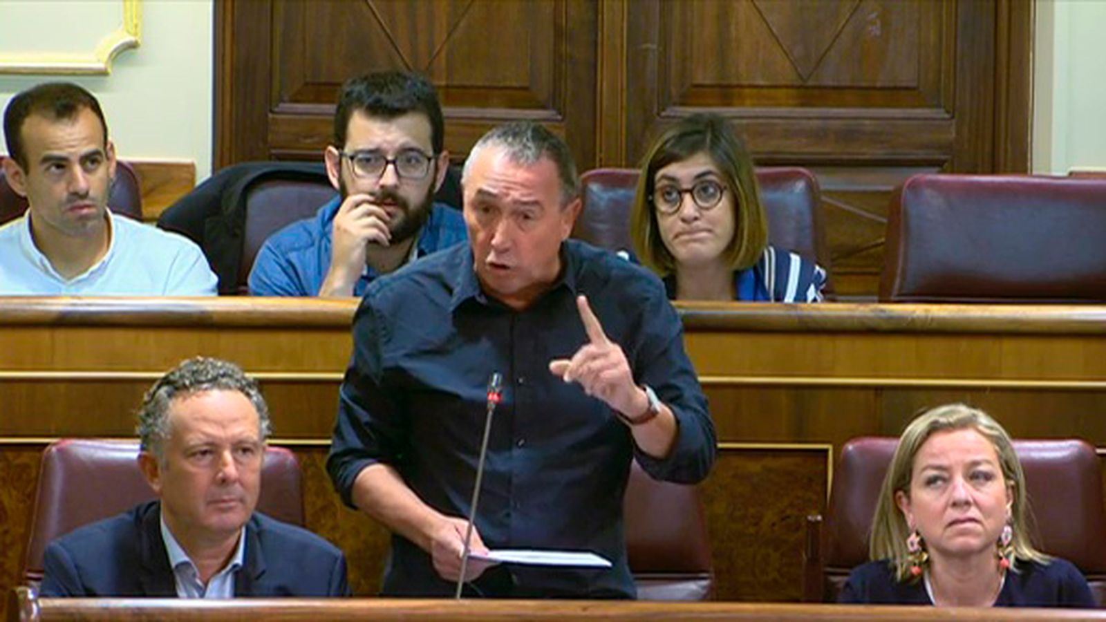 Joan Baldoví durant la primera sessió de control del govern de Pedro Sánchez