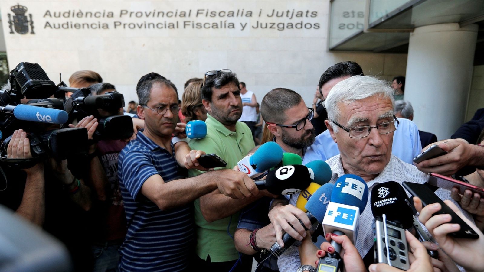 Ribó, a les portes de la Ciutat de la Justícia, on ha declarat com a investigat per un presumpte delicte de prevaricació