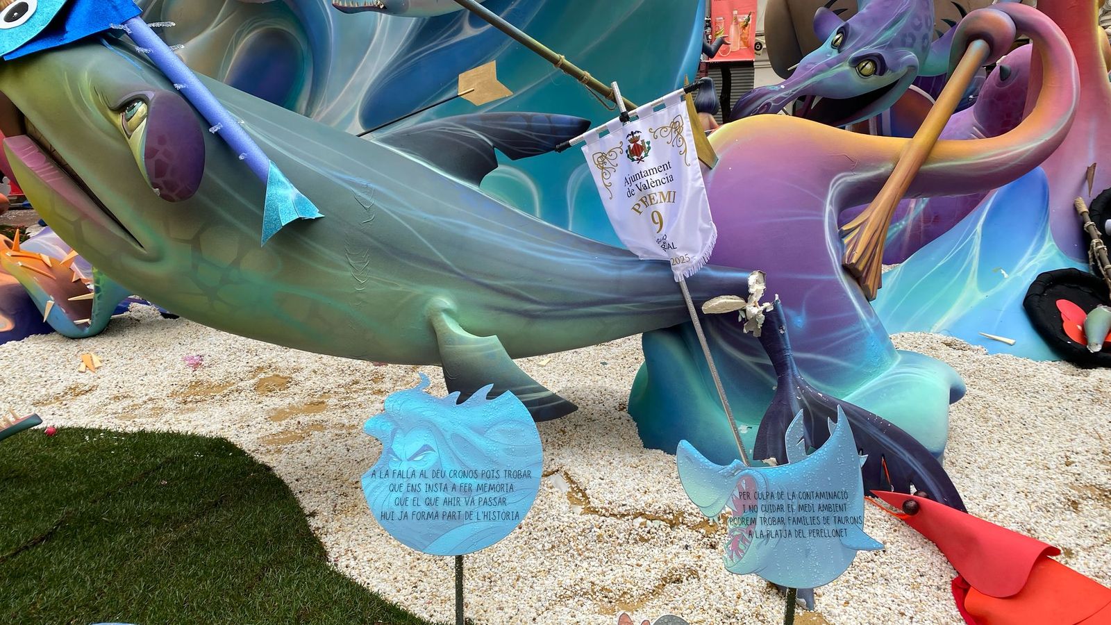 Desperfectes en la falla Almirall Cadarso