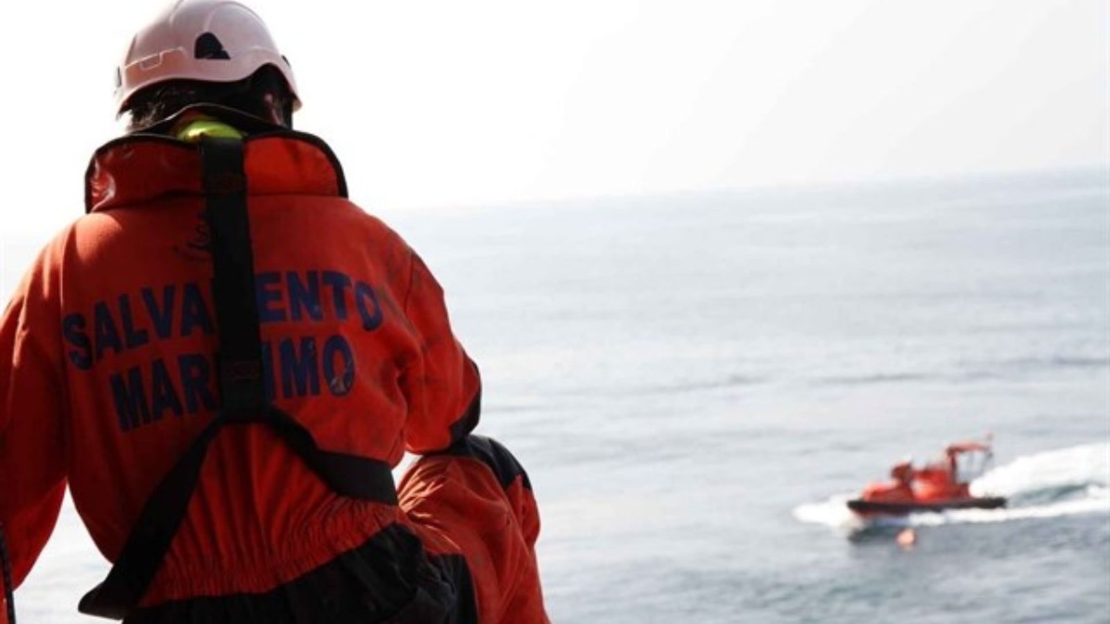 Rescaten 156 persones de dues pasteres al mar d\'Alborán