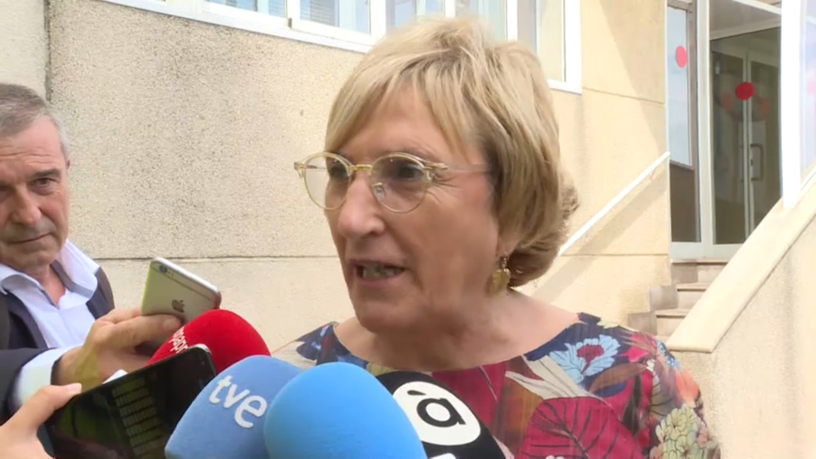 La consellera de Sanitat, Ana Barceló, atenent als mitjans aquest dimecres