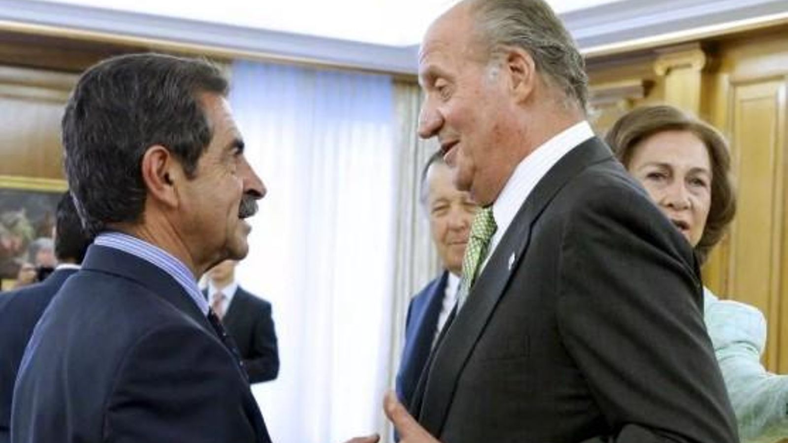 Joan Carles saluda a Miguel Ángel Revilla l'any 2009 Juan Carlos saluda a Miguel Ángel Revilla l'any 2009