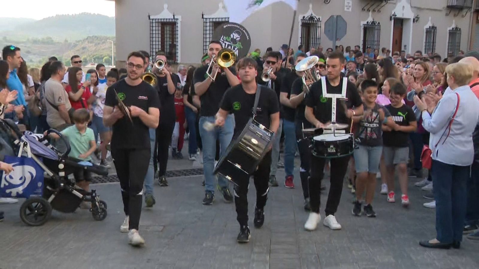 La xaranga de Toixa celebra el seu títol