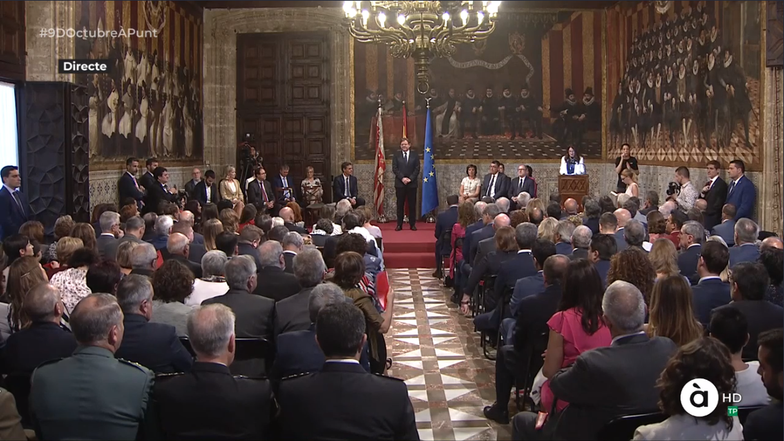 Les celebracions oficials del dia 9 comencen a les 10:00 h, amb l'acte institucional al palau de la Generalitat