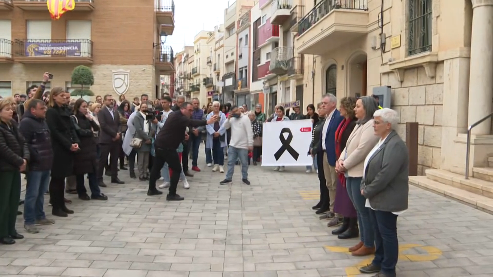 Silenci de condemna pel que podria ser l'últim crim de violència vicària a un poble de Girona