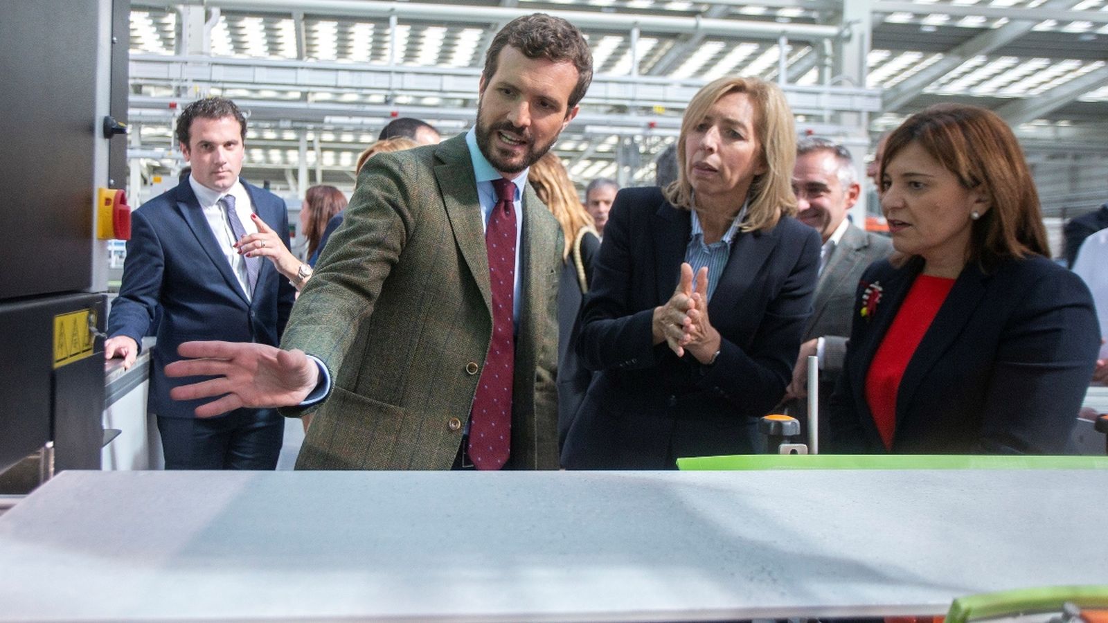 El líder del PP, Pablo Casado, a Vila-real, al costat de la presidenta del PPCV, Isabel Bonig, i María José Soriano, sòcia de Porcelanosa
