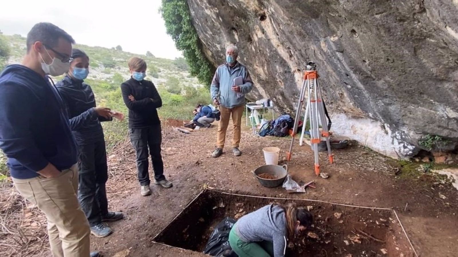 Excavacions en l'abril d'Hedra