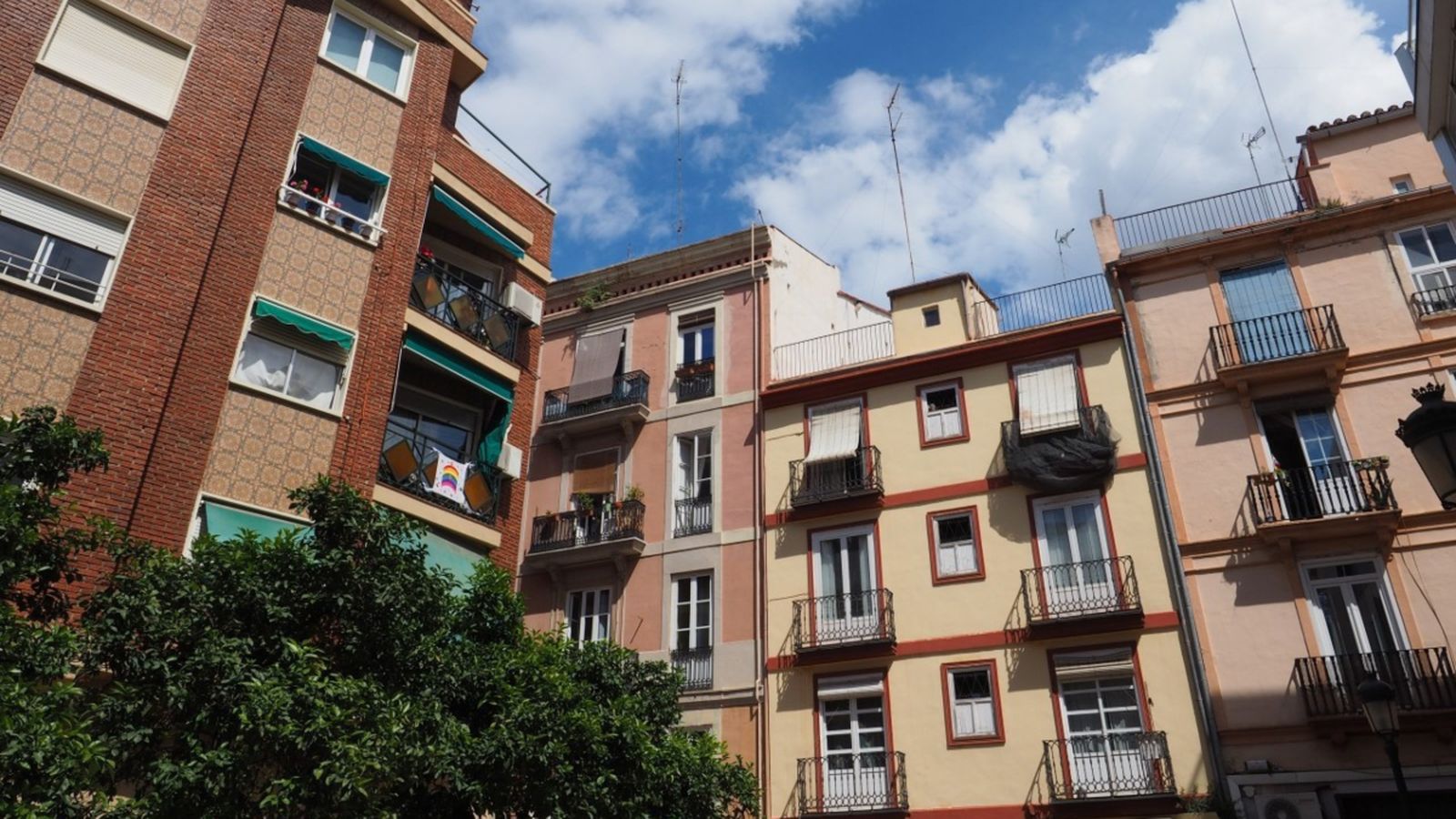 La compravenda d'habitatges cau un 44% al juny en taxa interanual