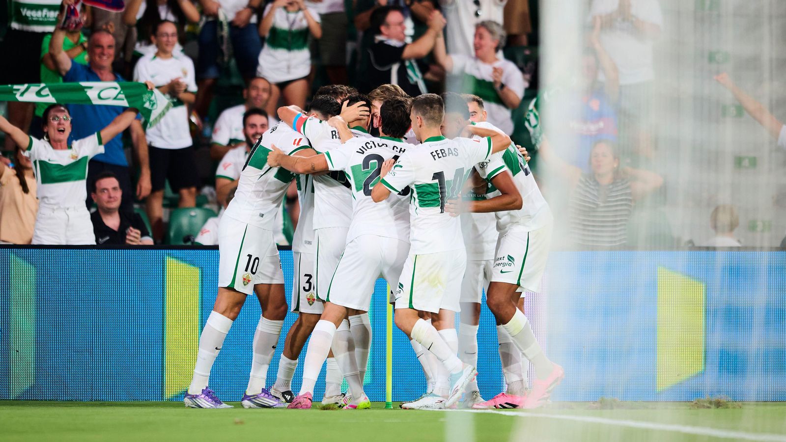 Els jugadors de l'Elx celebren un gol