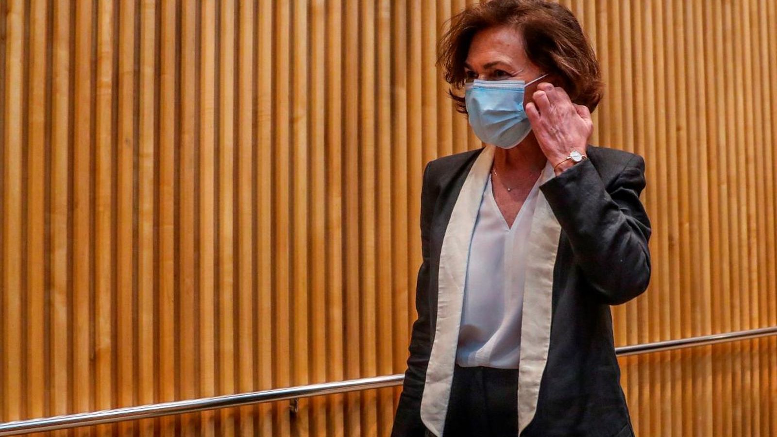 La vicepresidenta Carmen Calvo accedeix a la reunió de la comissió per a la reconstrucció